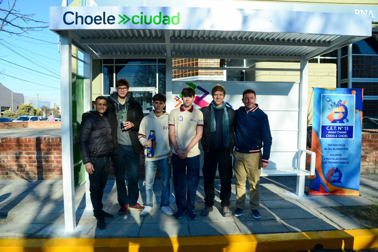 Estudiantes de Choele inauguraron una garita realizada durante sus prácticas educativas