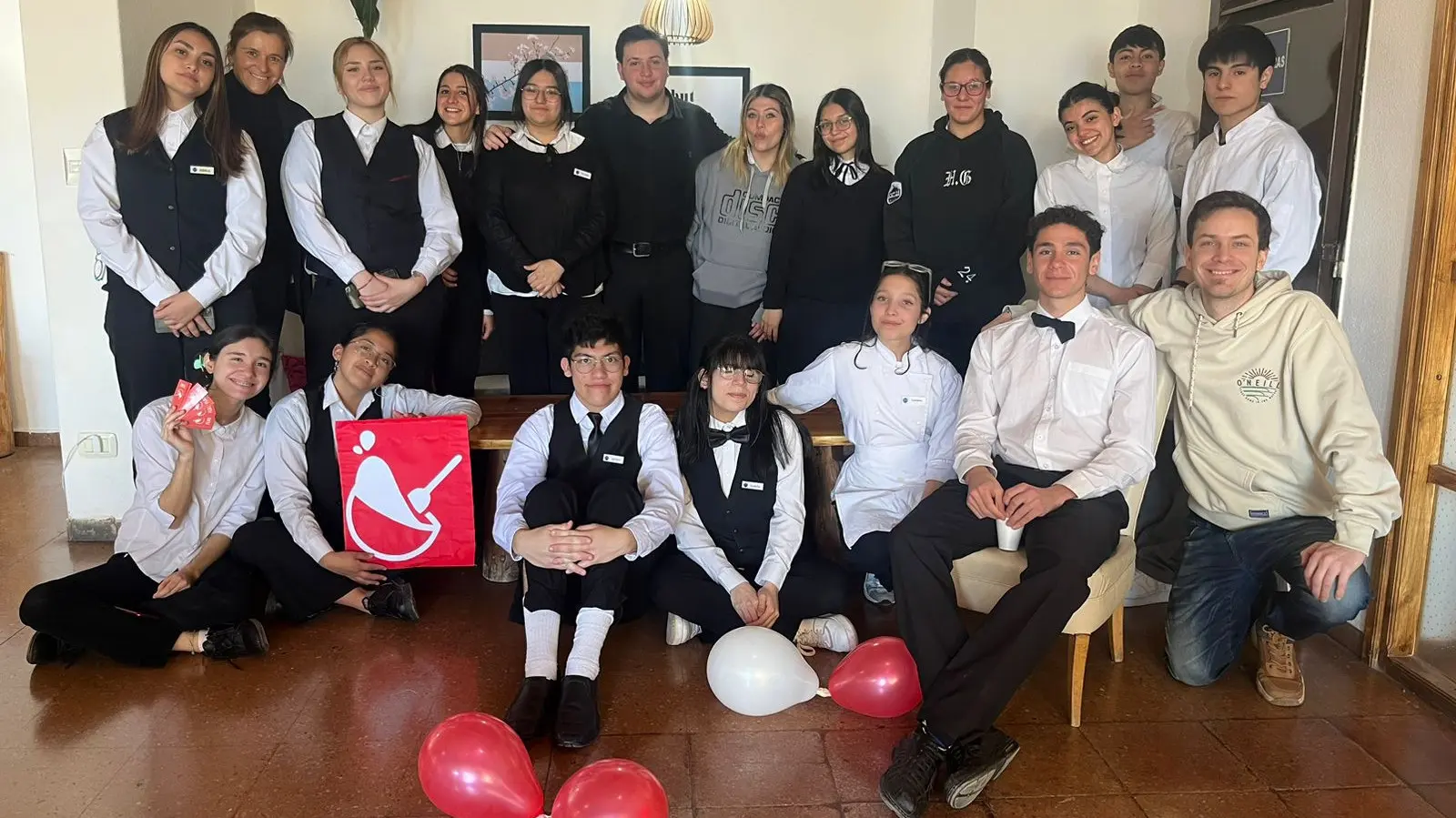 Estudiantes de la Escuela Técnica CET Nº 25 Proyecto " Flos"